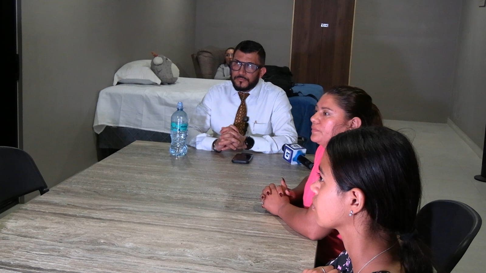 Familiar de Junieysis Merlo Espinoza durante declaración pública — caso femicidio Salitral de Santa Ana Costa Rica 2026 — representación pro-bono Rivera Cheves & Asociados