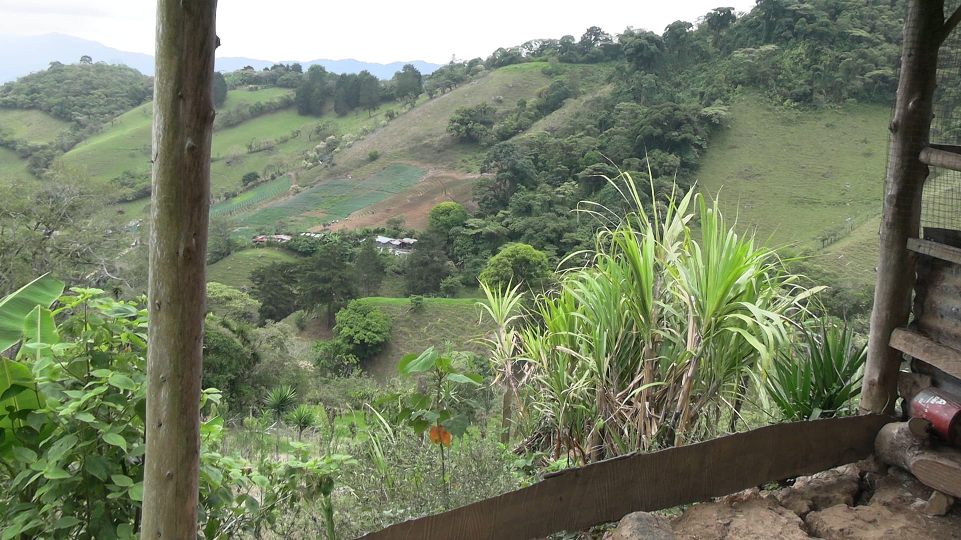Vista panorámica desde Finca Lajas Donde Toño en Santa Marta de Alajuelita — reconstrucción de hechos caso doble homicidio Toño Badilla y Maureen Molina — fotografía Carlos Valencia periodista mayo 2026